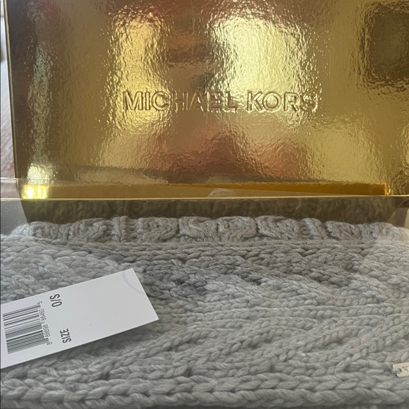 Michael Kors cable knit headband and scarf set - Picture 3 of 3